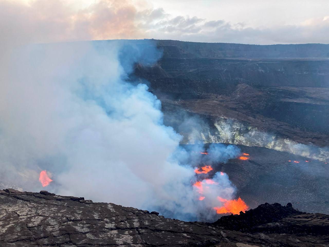 Miles de personas visitan el volcán en erupción Kilauea en Hawái (EE.UU.) -  Ecuador Comunicación