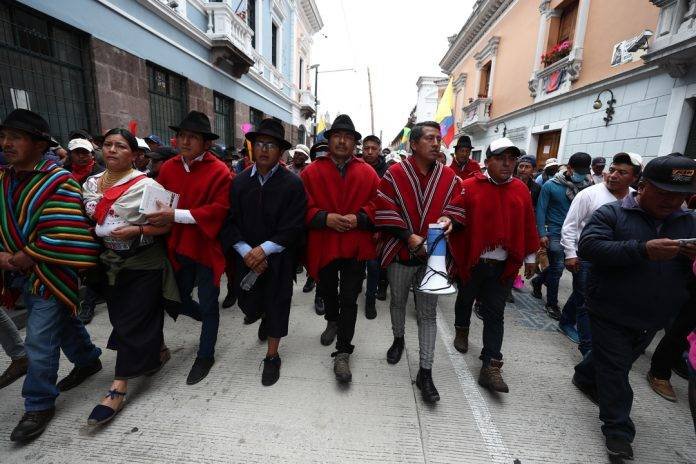 Continúan las protestas antigubernamentales en Quito