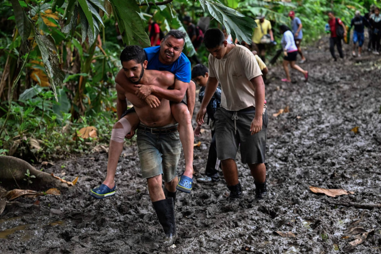 Panamá pide coordinación internacional para manejar crisis de migrantes y dice no ha planteado cierre de frontera
